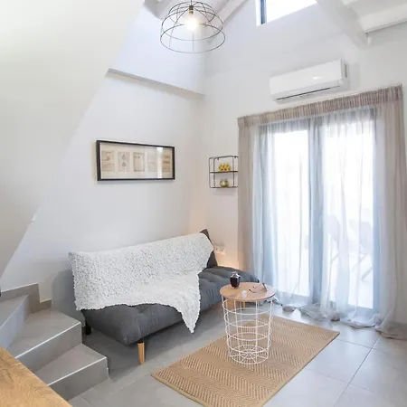 The Lefkadian Collection G And N 尼基亚娜