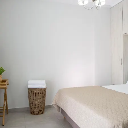 The Lefkadian Collection G And N 尼基亚娜