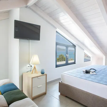 The Lefkadian Collection G And N نِكيانا