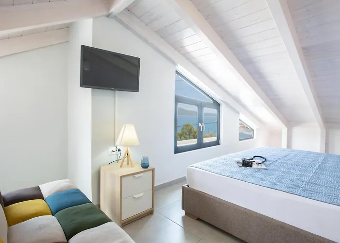 The Lefkadian Collection G And N Nikiana